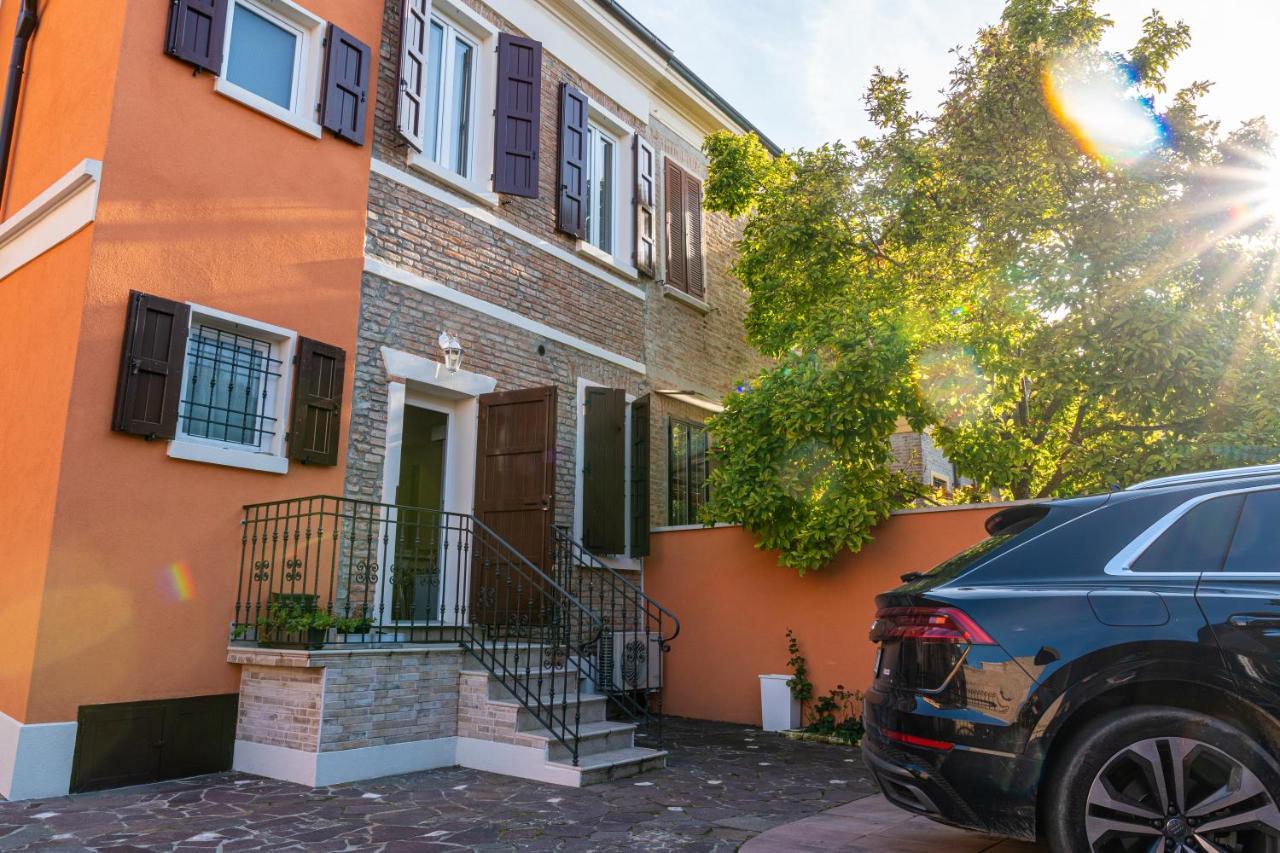 Gold Maison Villa Ферара Екстериор снимка